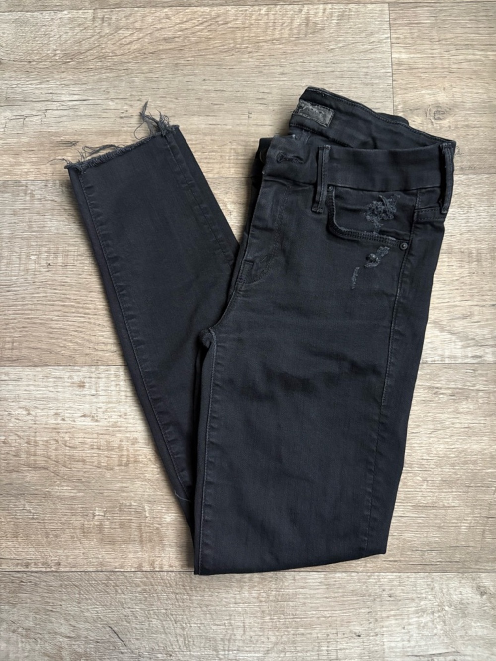 MOTHER Looker Frayed Ankle Skinny Jeans in Guilty as Sin Size 25